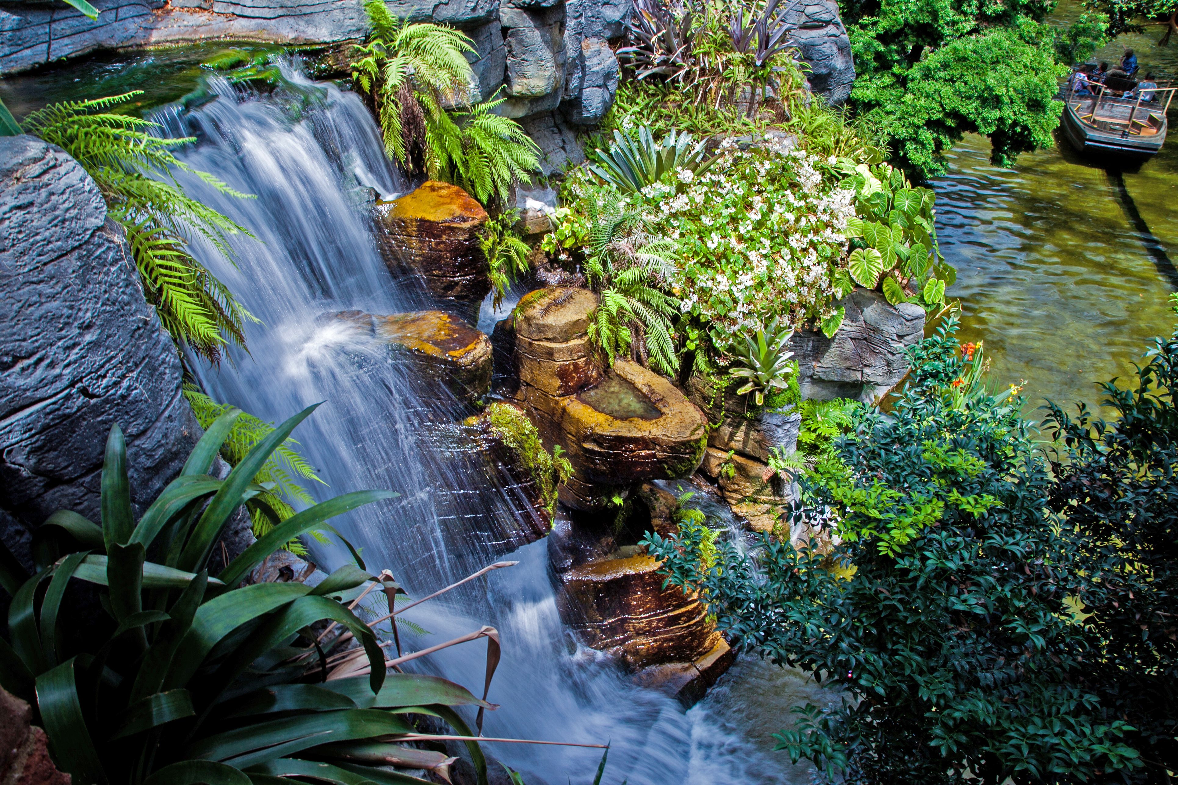 Opryland Shutterstock 1524399911